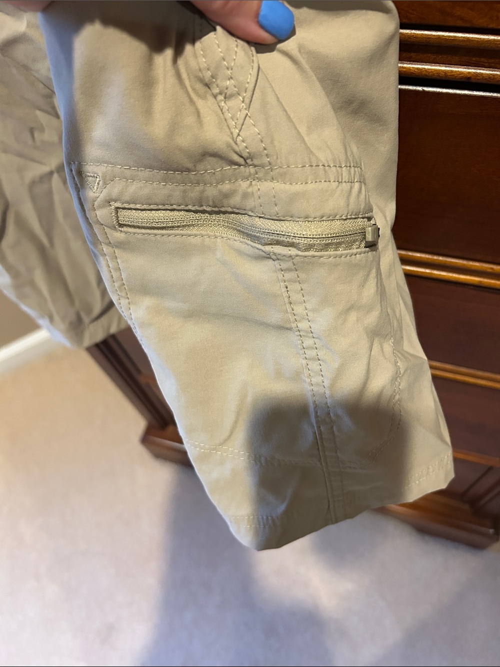 Eddie Bauer women’s Beige Utility Shorts, size 6, zippered pockets, hiking - Picture 5 of 11